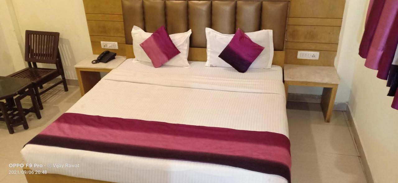 Hotel Golden Gate Nuova Delhi Esterno foto