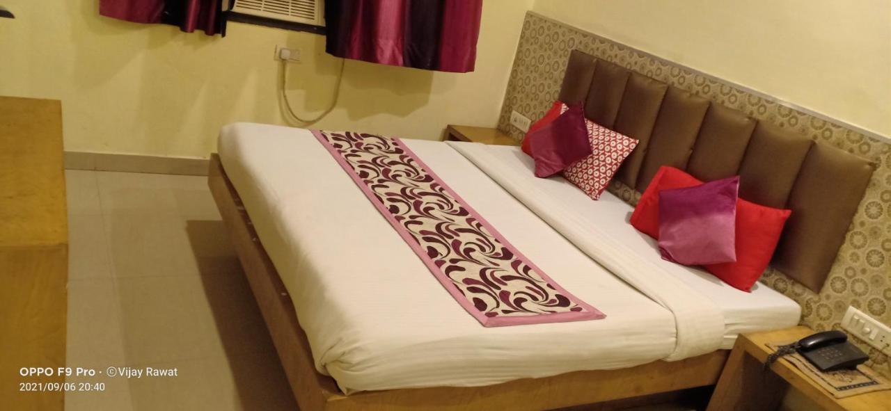 Hotel Golden Gate Nuova Delhi Esterno foto