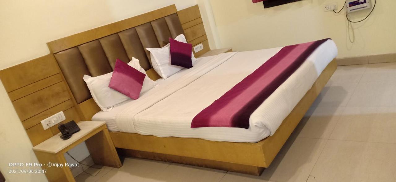 Hotel Golden Gate Nuova Delhi Esterno foto