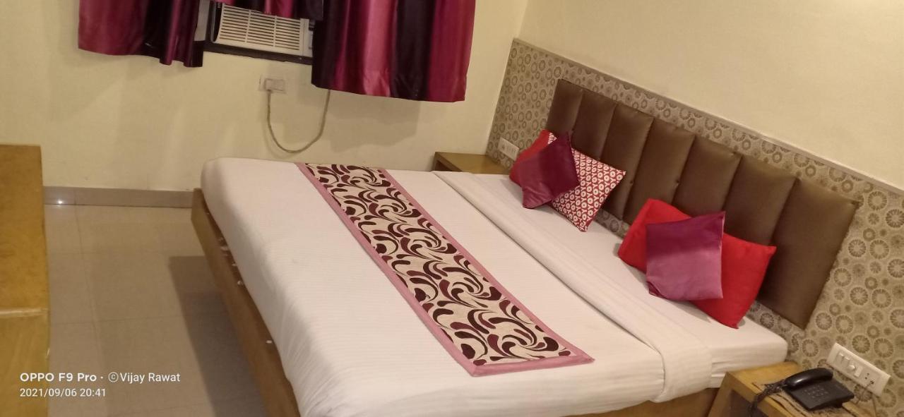 Hotel Golden Gate Nuova Delhi Esterno foto