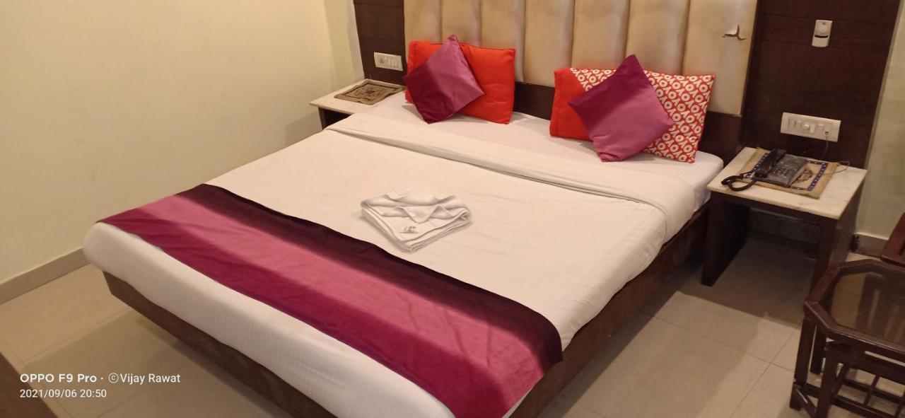 Hotel Golden Gate Nuova Delhi Esterno foto