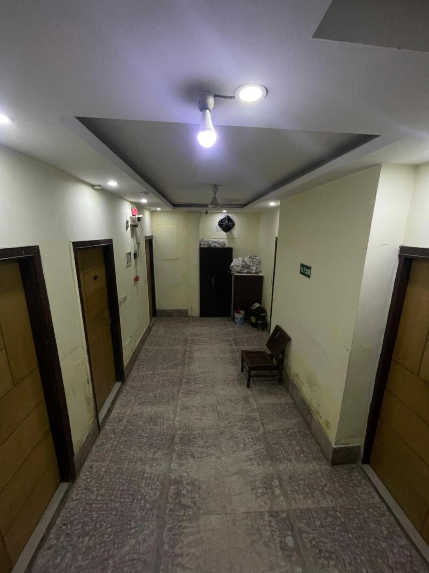 Hotel Golden Gate Nuova Delhi Esterno foto